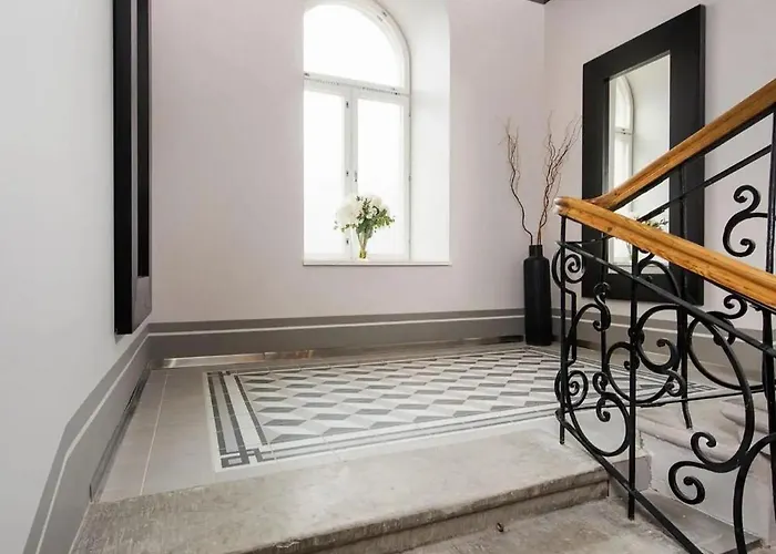 Cozy Loft Next To Old Town Διαμέρισμα *